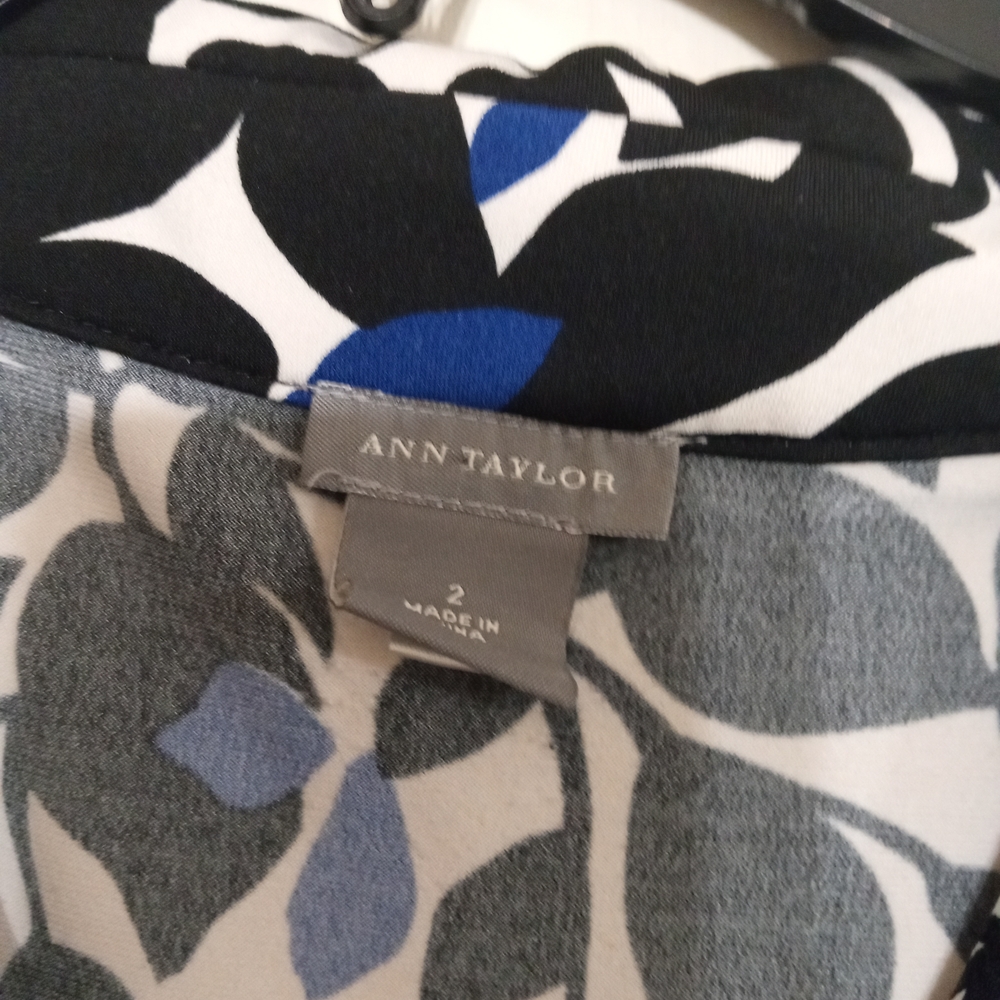 Ann Taylor Black and Blue V-Neck Midi Sundress - Picture 7 of 7